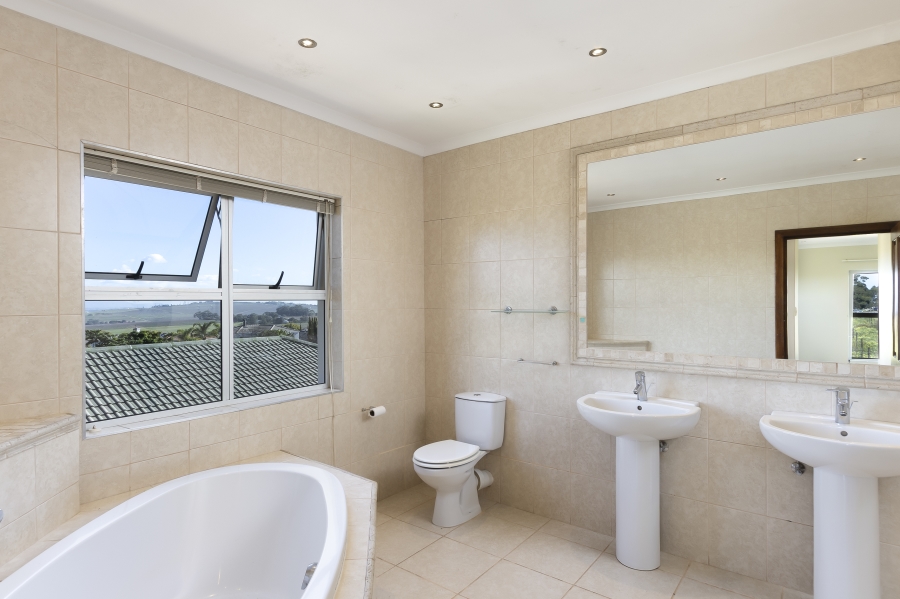 To Let 4 Bedroom Property for Rent in Heldervue Western Cape